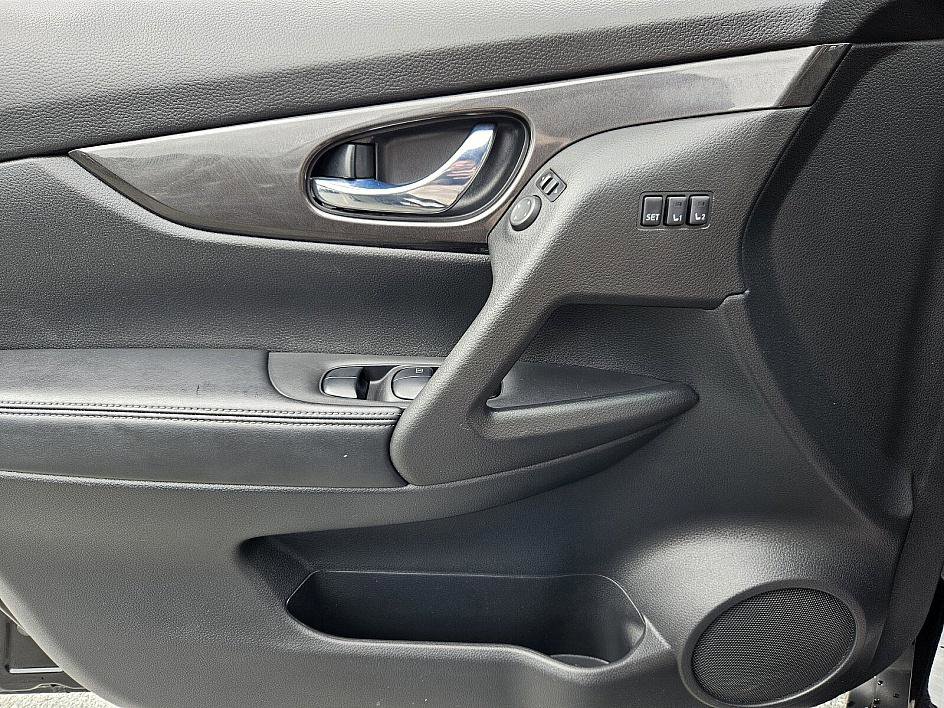 2019 Nissan Rogue SV photo 27