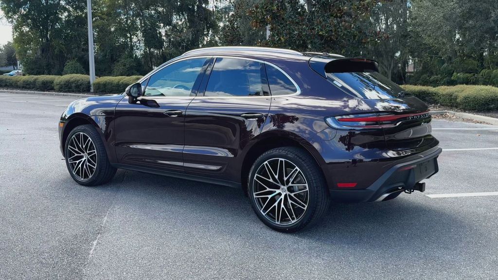 2026 Porsche Macan Base photo 2