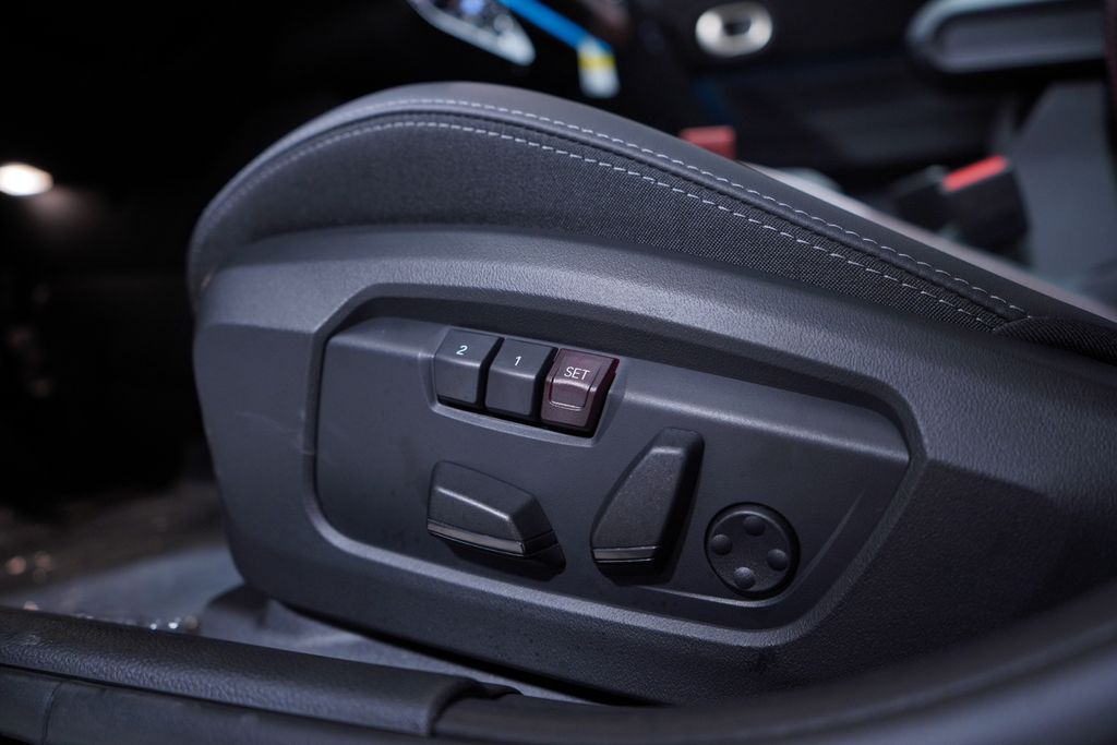 2026 Mini Cooper 4 Door Hardtop S Iconic photo 12