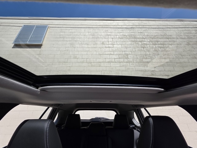 2022 Toyota Corolla Cross XLE photo 14
