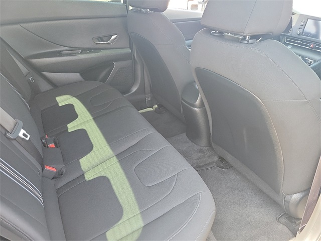 2023 Hyundai Elantra SEL photo 23