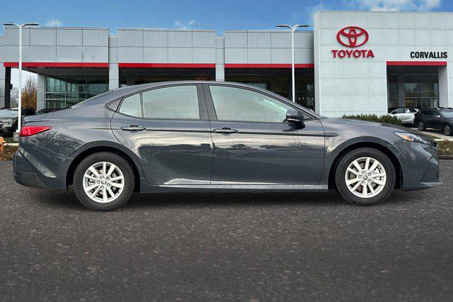 2025 Toyota Camry LE photo 3