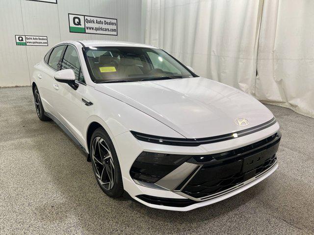 2026 Hyundai Sonata SEL Sport photo 2