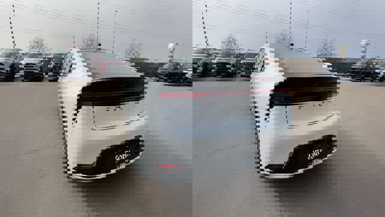 2025 Toyota Prius XLE photo 7