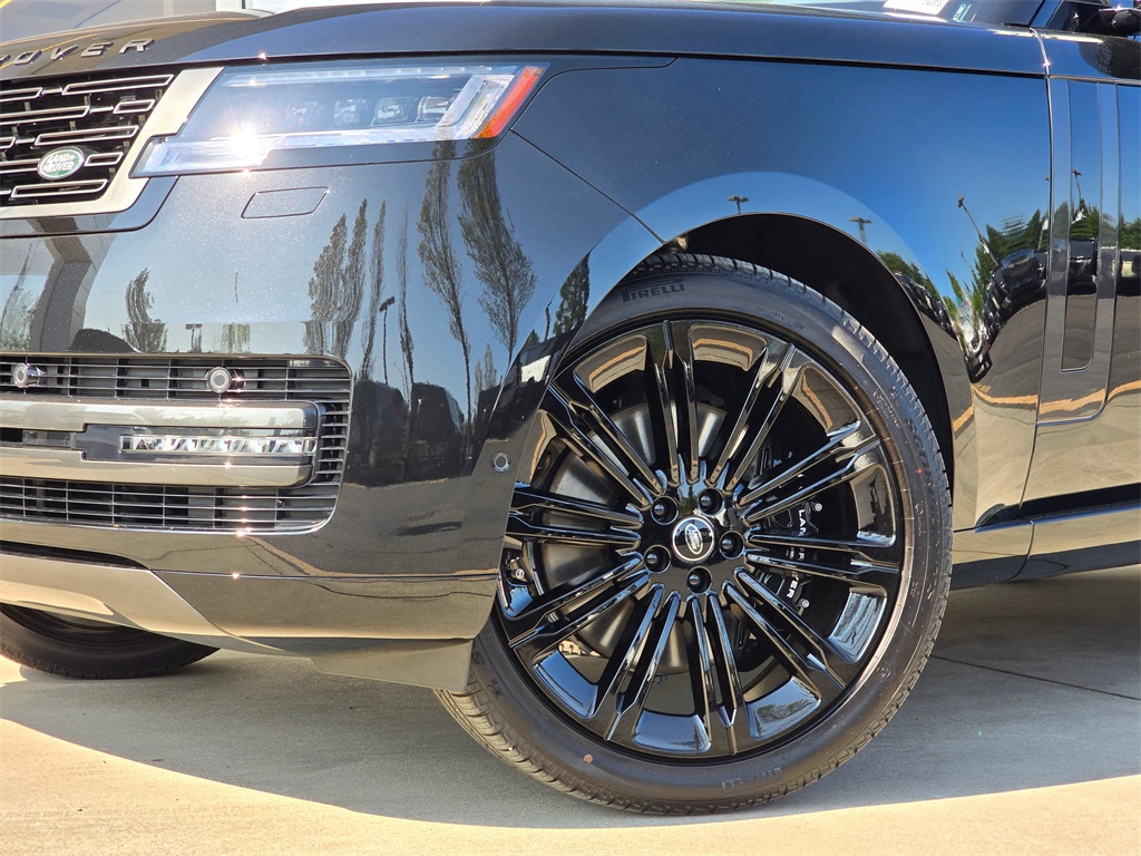 2025 Land Rover Range Rover SE photo 2