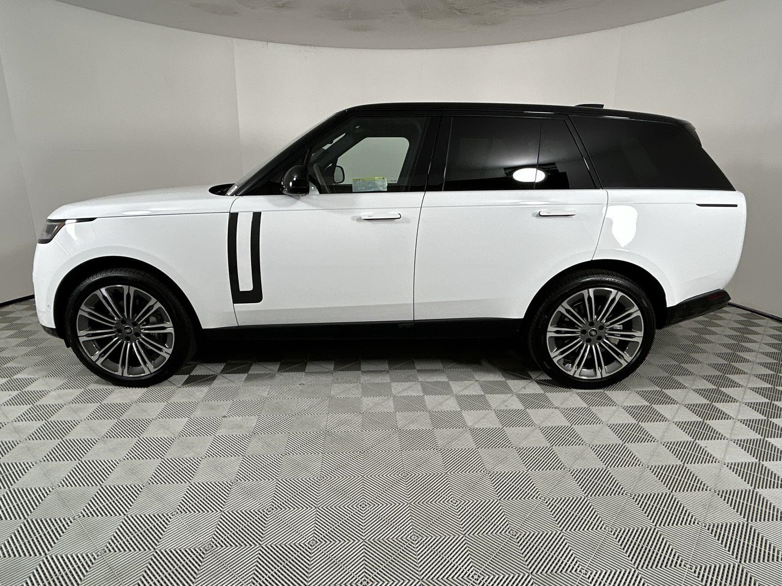 2025 Land Rover Range Rover SE photo 2