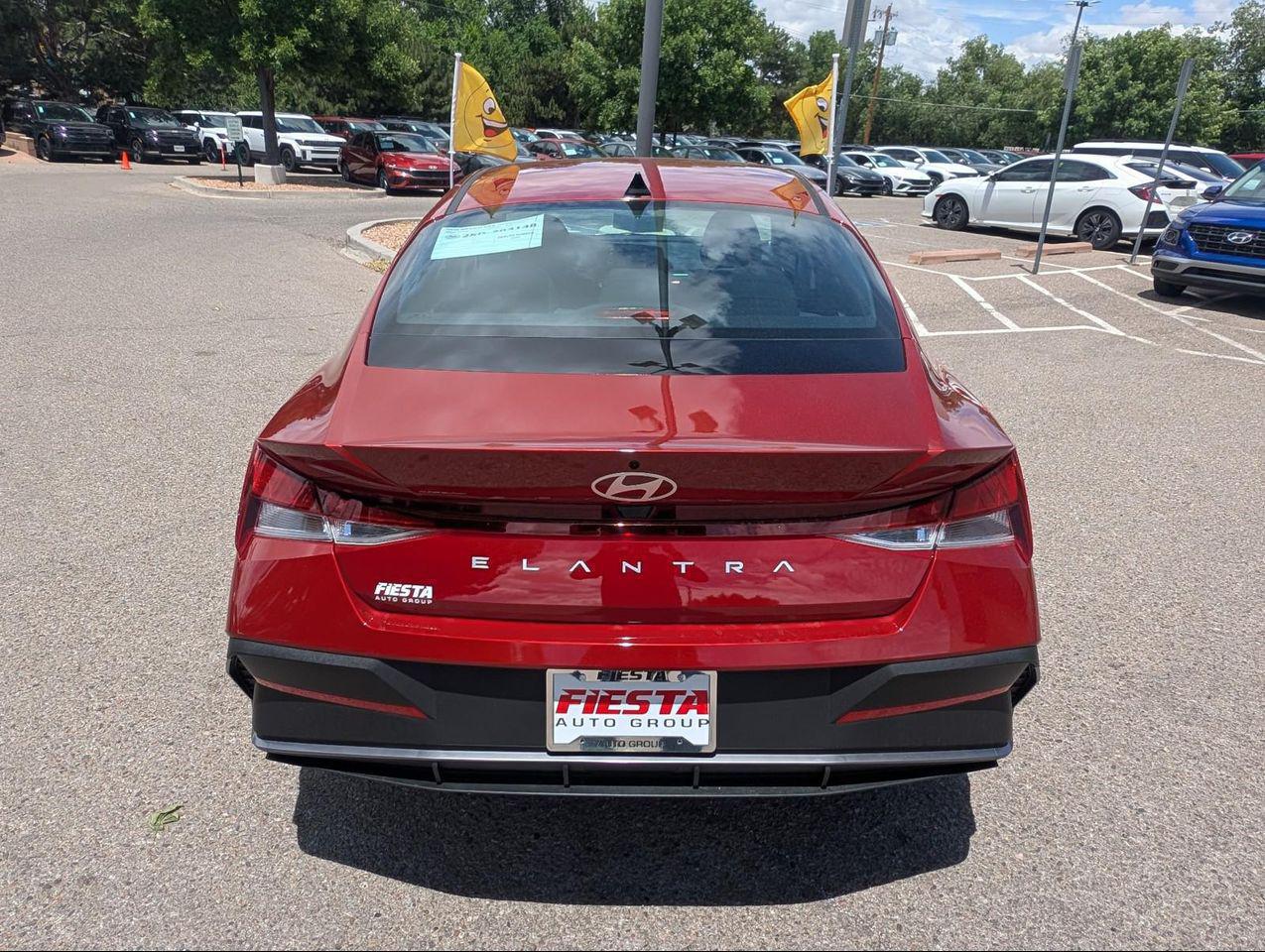 2025 Hyundai Elantra SE photo 5