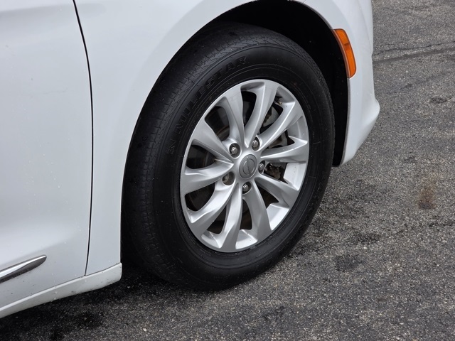 2018 Chrysler Pacifica Touring L photo 15