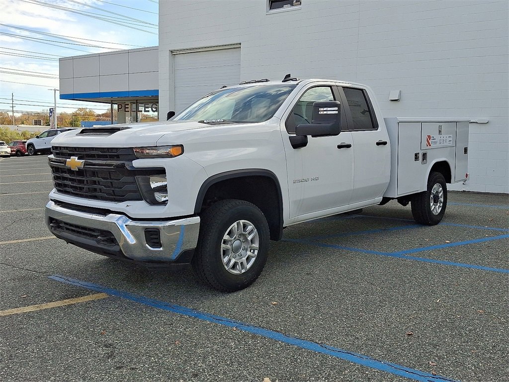 2025 Chevrolet Silverado 2500HD photo 2