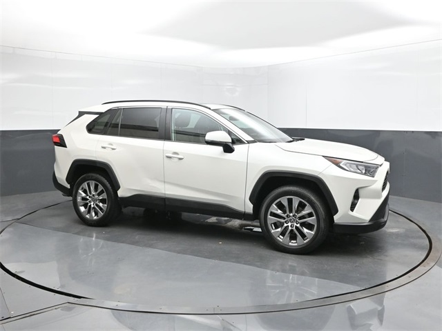 2021 Toyota RAV4 XLE Premium photo 12