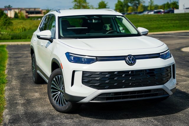 2025 Volkswagen Tiguan S photo 2