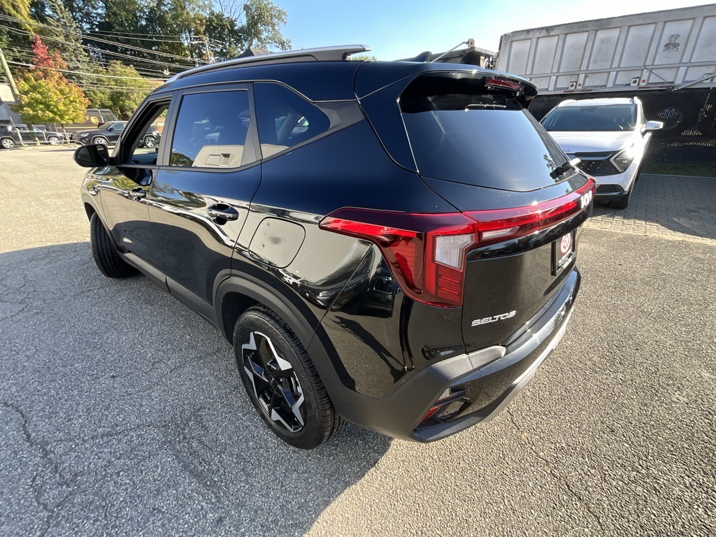 2025 Kia Seltos S photo 3