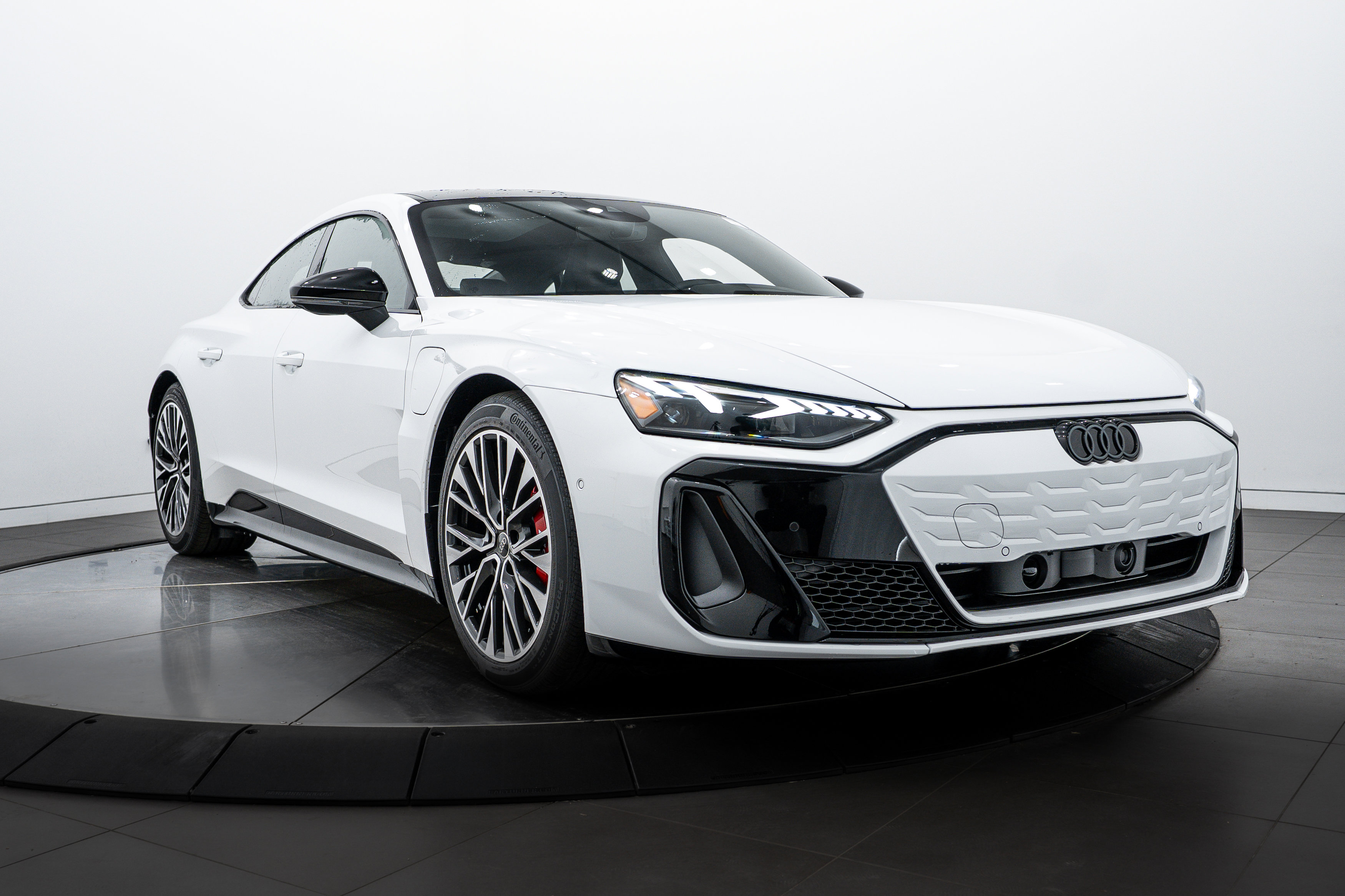 2026 Audi e-tron GT Premium Plus photo 2