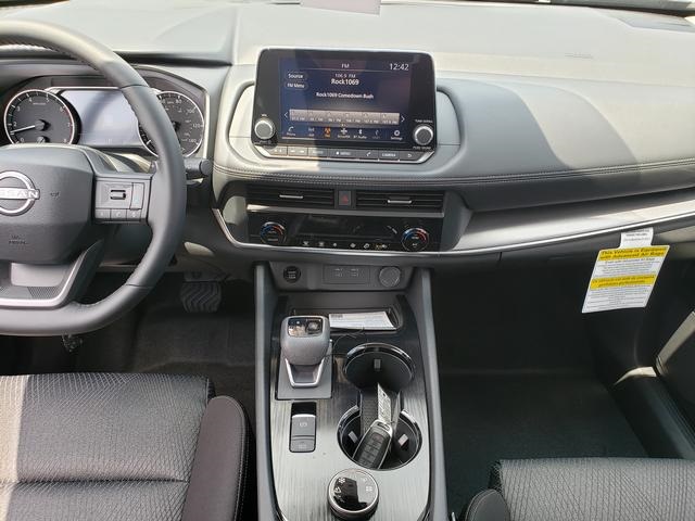 2025 Nissan Rogue SV photo 11