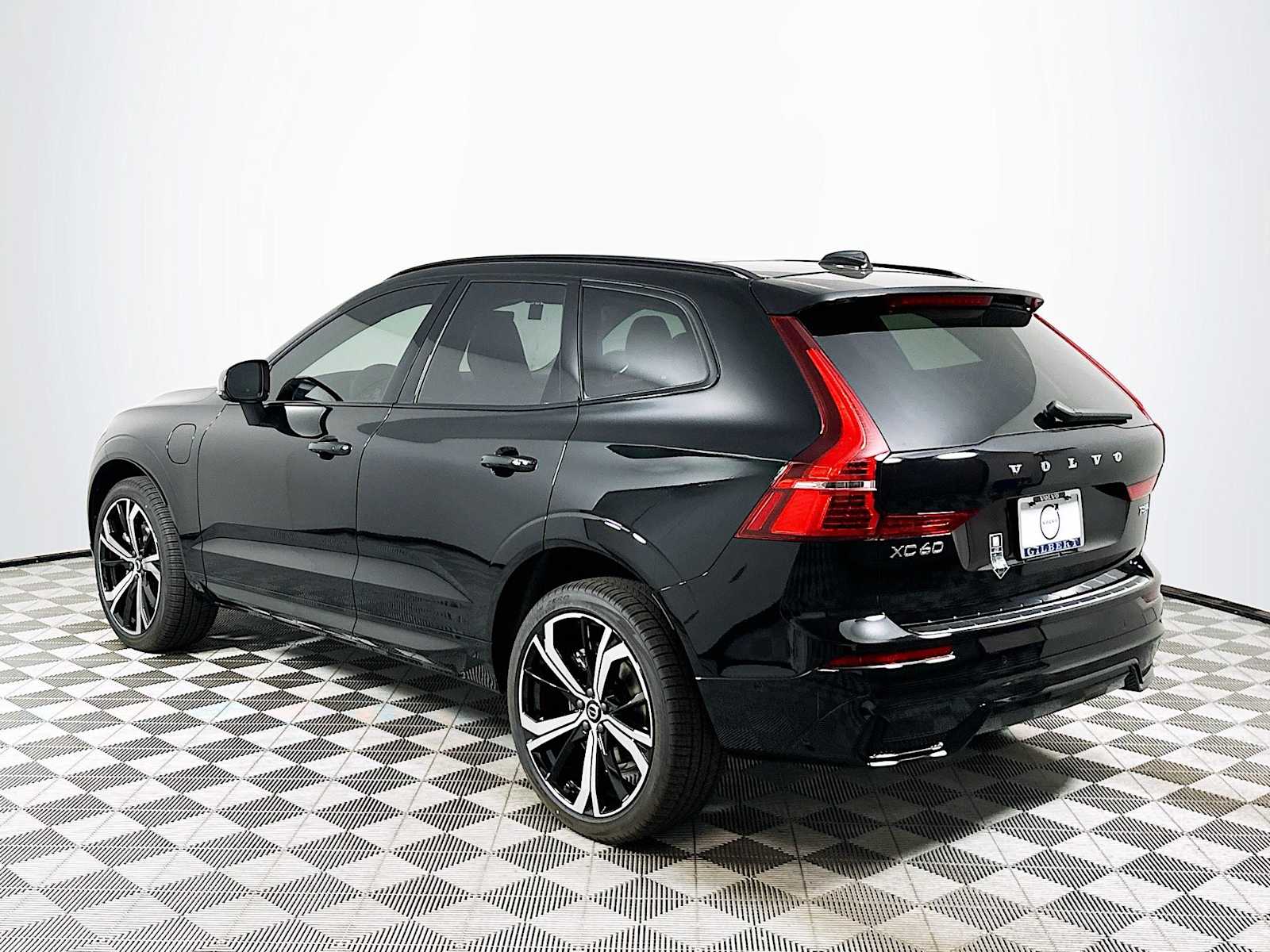 2025 Volvo XC60 photo 4