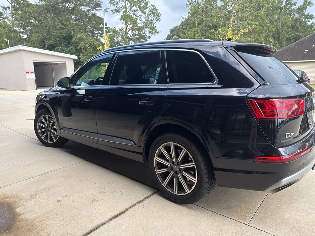 2017 Audi Q7 3.0T Prestige photo 2