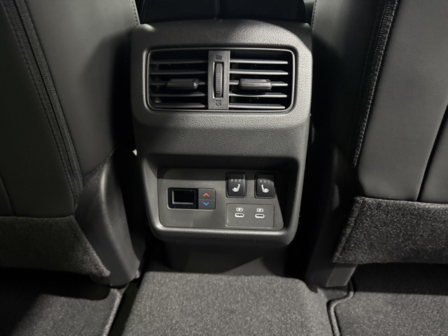 2026 Nissan Rogue Platinum photo 10