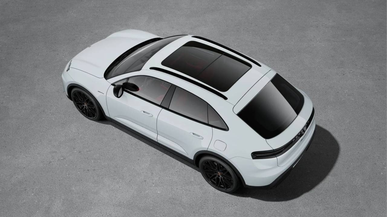 2026 Porsche Macan 4 Electric photo 3