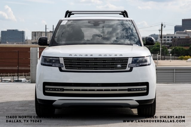 2025 Land Rover Range Rover SE photo 3