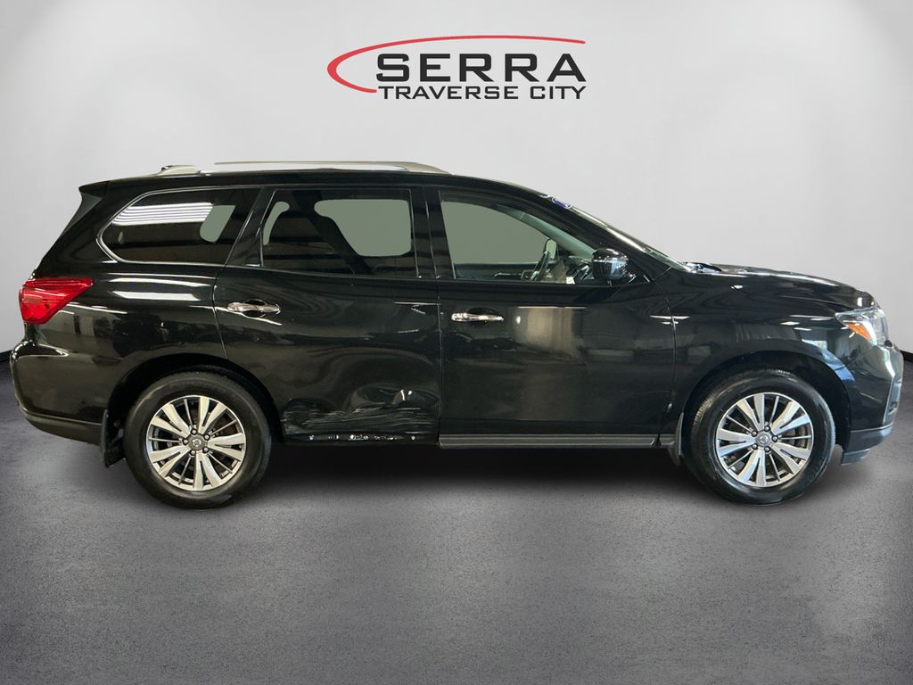 2020 Nissan Pathfinder S photo 4