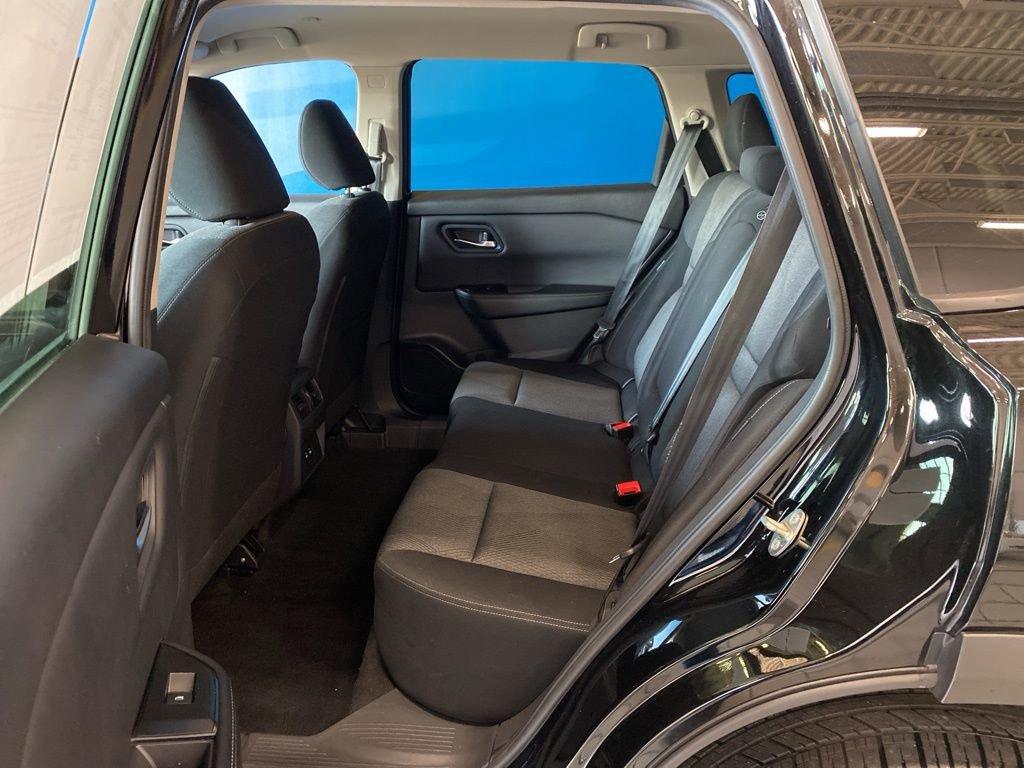 2024 Nissan Rogue SV photo 3