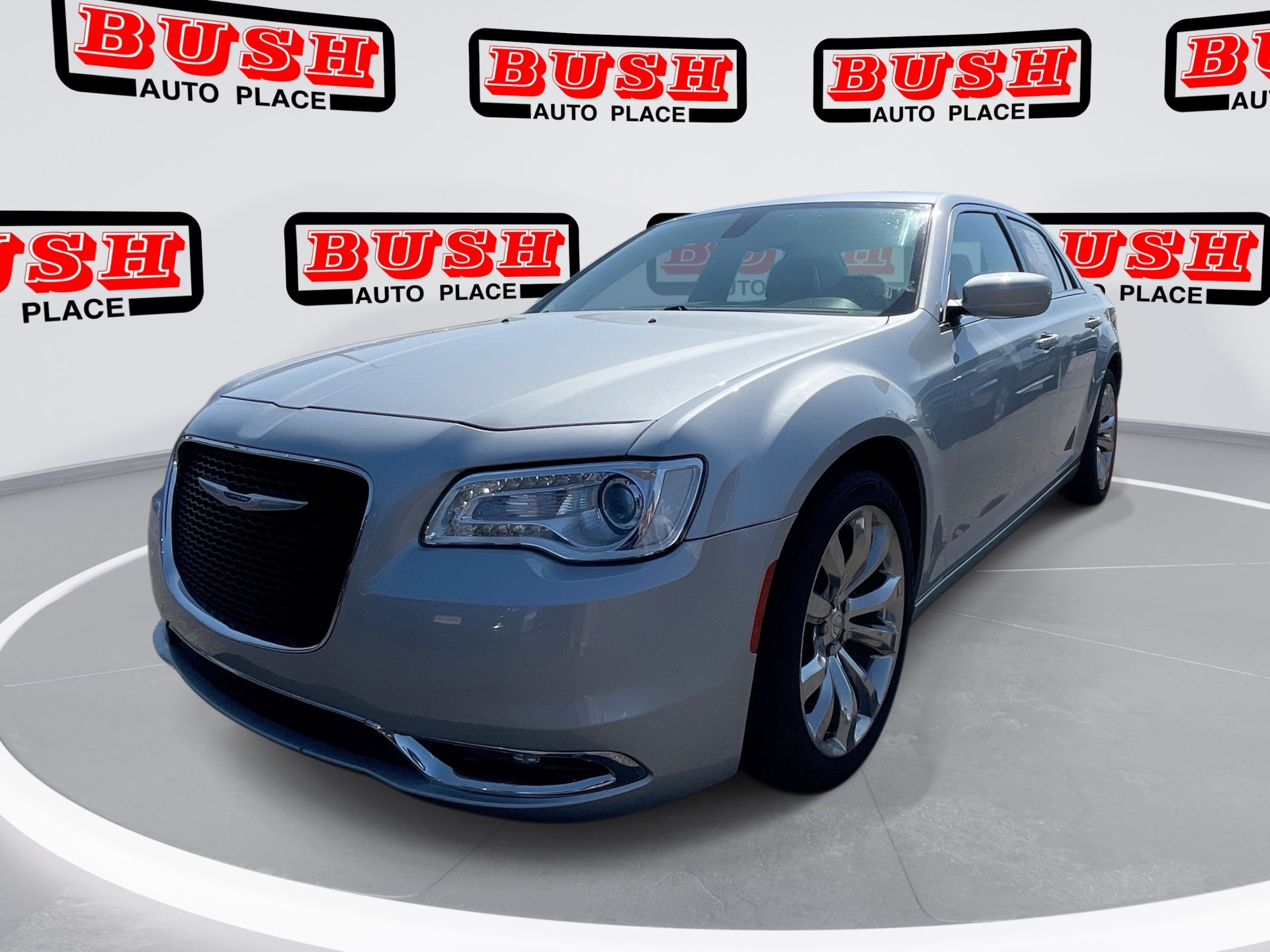 2019 Chrysler 300 Touring L photo 10