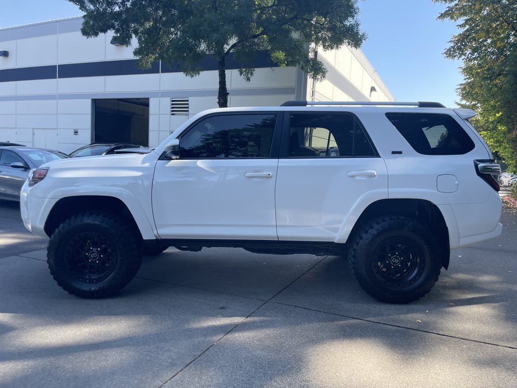 2022 Toyota 4Runner SR5 photo 6