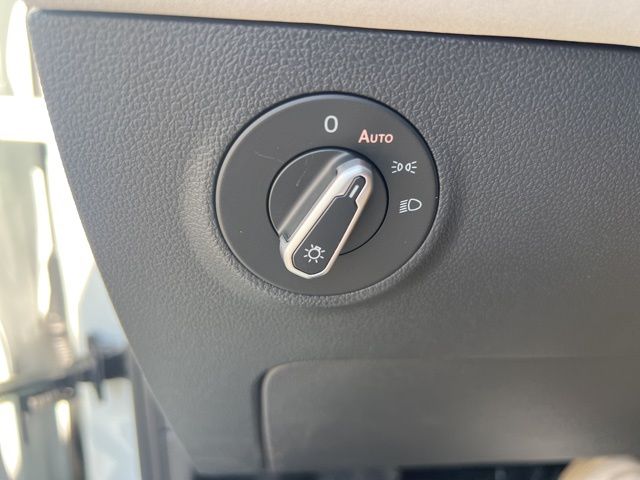 2025 Volkswagen Taos SE photo 15