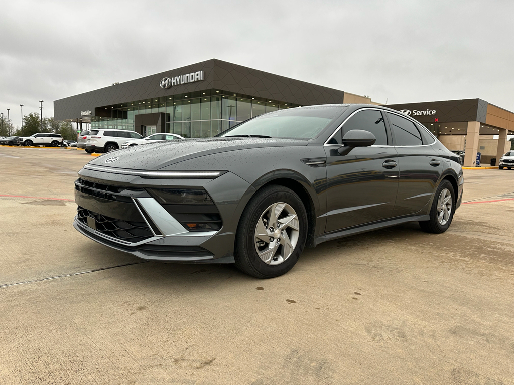 2025 Hyundai Sonata SE's photo
