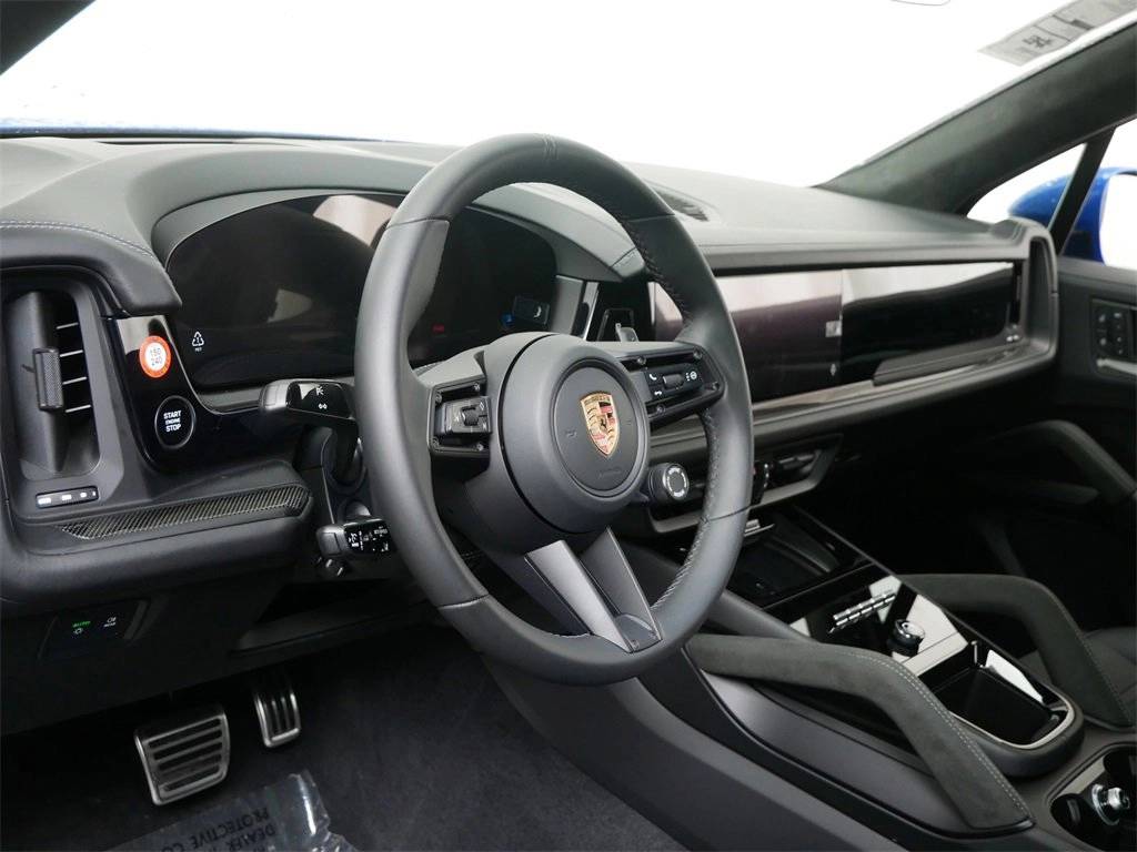 2025 Porsche Cayenne GTS photo 4