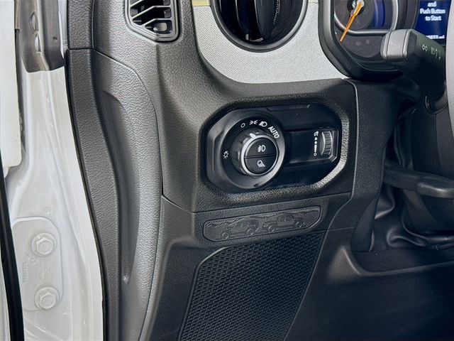 2024 Jeep Gladiator Willys photo 10