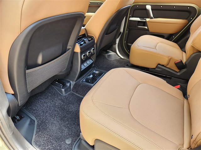 2025 Land Rover Defender 130 S photo 18