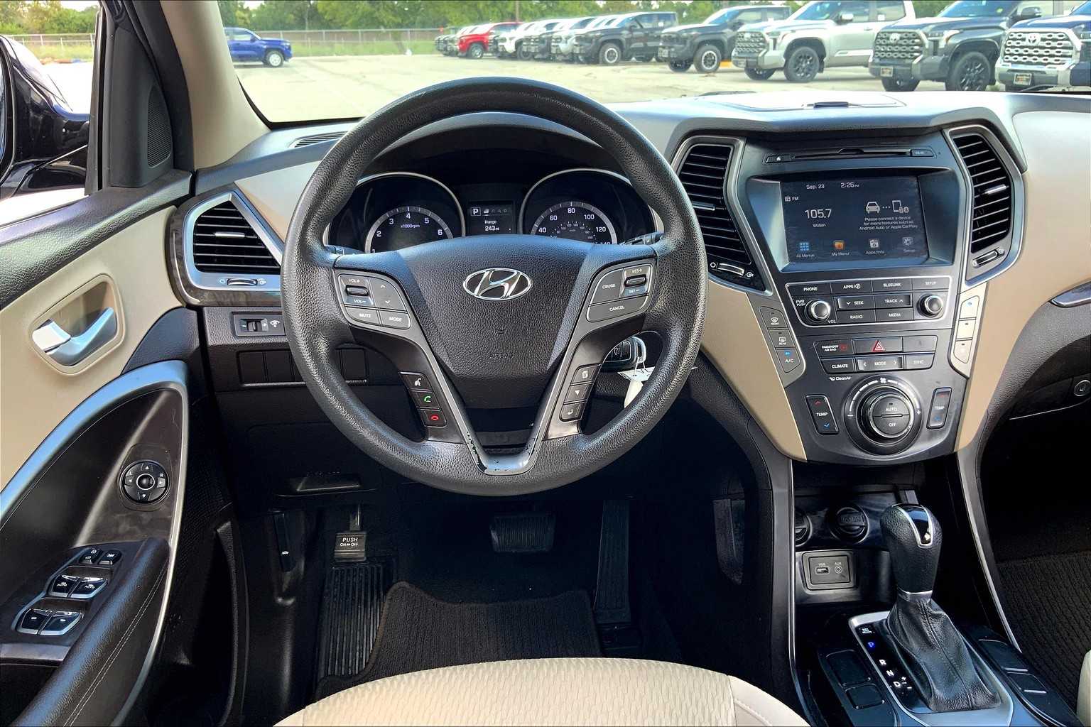 2018 Hyundai Santa Fe SE photo 4