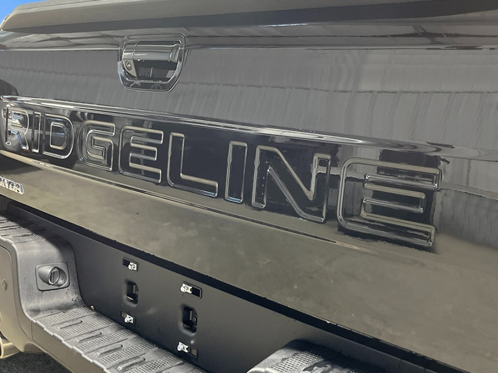 2025 Honda Ridgeline Black Edition photo 6