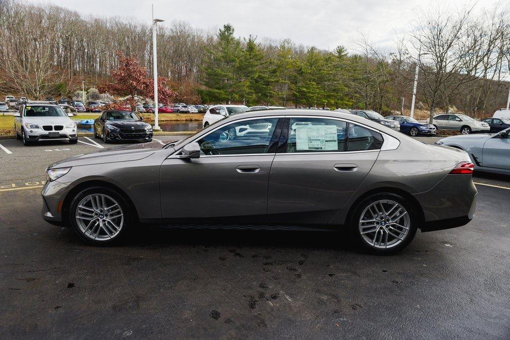New 2025 Oxide Grey Metallic BMW 530i xDrive image 5