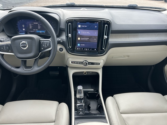 2024 Volvo XC40 Plus photo 12