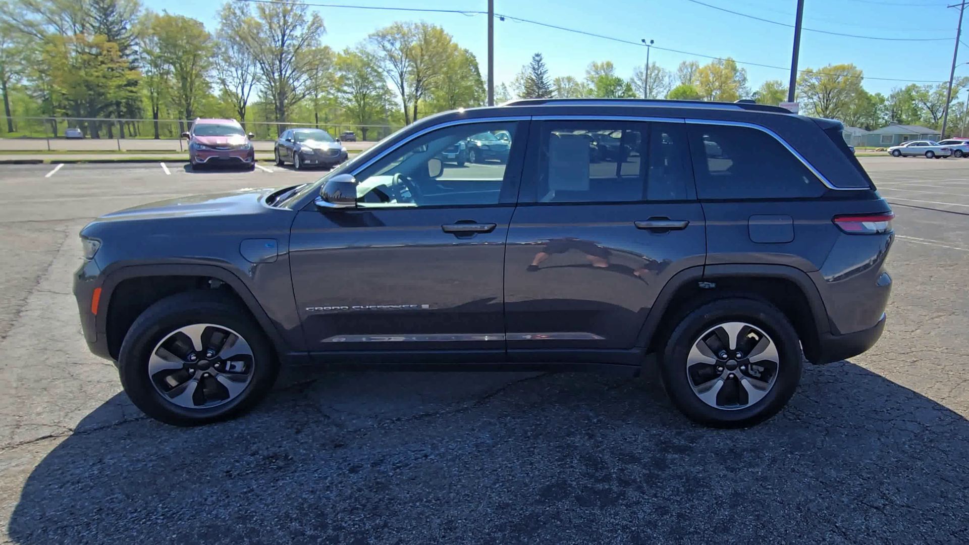 2023 Jeep Cherokee Base photo 38