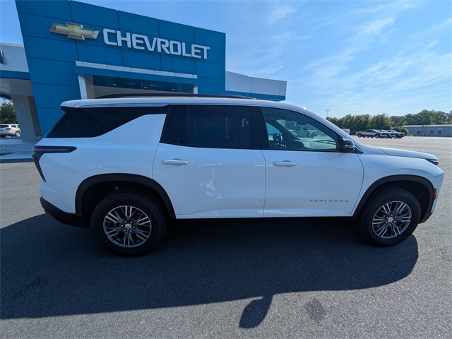 2025 Chevrolet Traverse photo 2