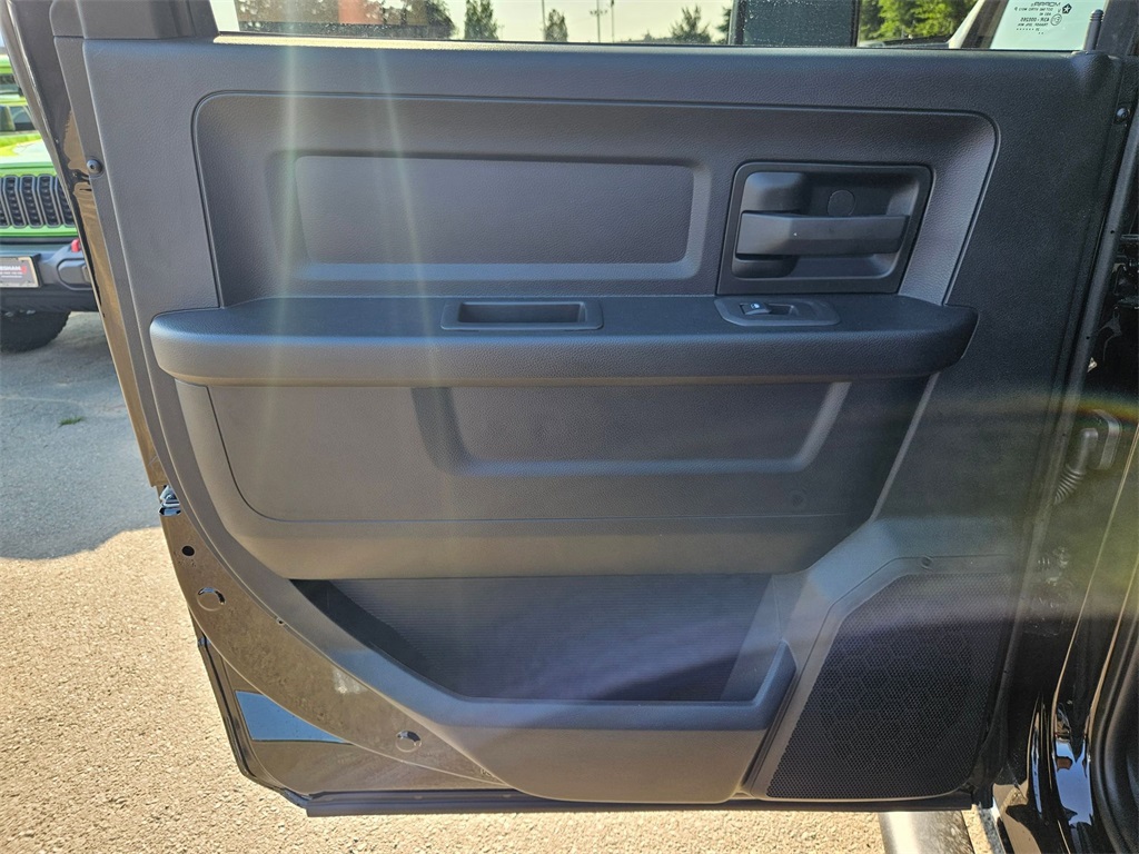 2026 Ram 3500 Tradesman photo 14