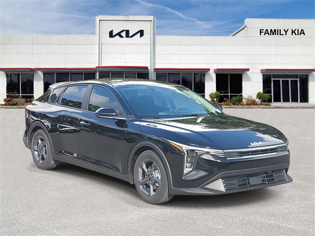 2025 Kia K4 LXS's photo