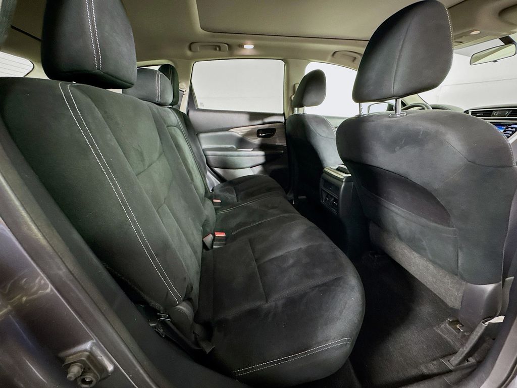 2016 Nissan Murano SV photo 33