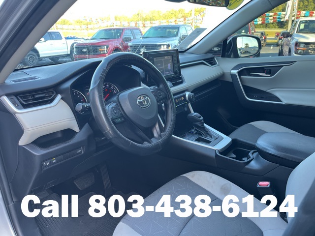 2021 Toyota RAV4 XLE photo 3