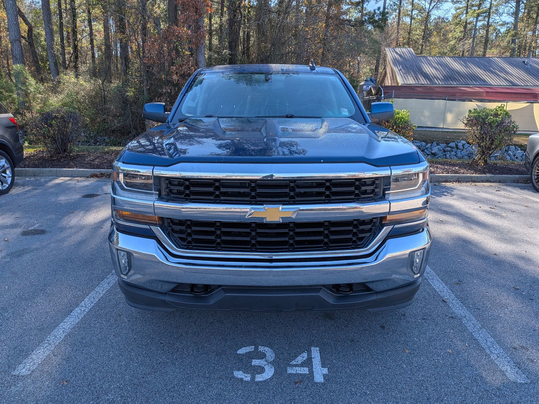 2017 Chevrolet Silverado 1500 LT photo 2