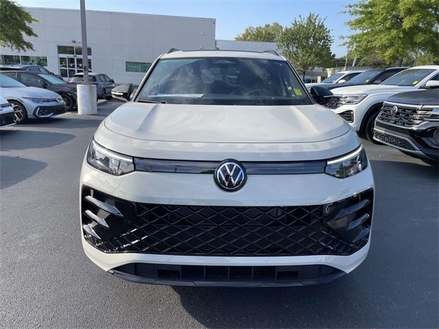 2025 Volkswagen Tiguan SE R-Line Black photo 2