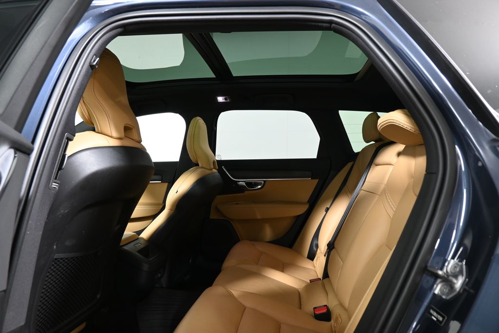 2020 Volvo V90 Cross Country T6 AWD photo 5