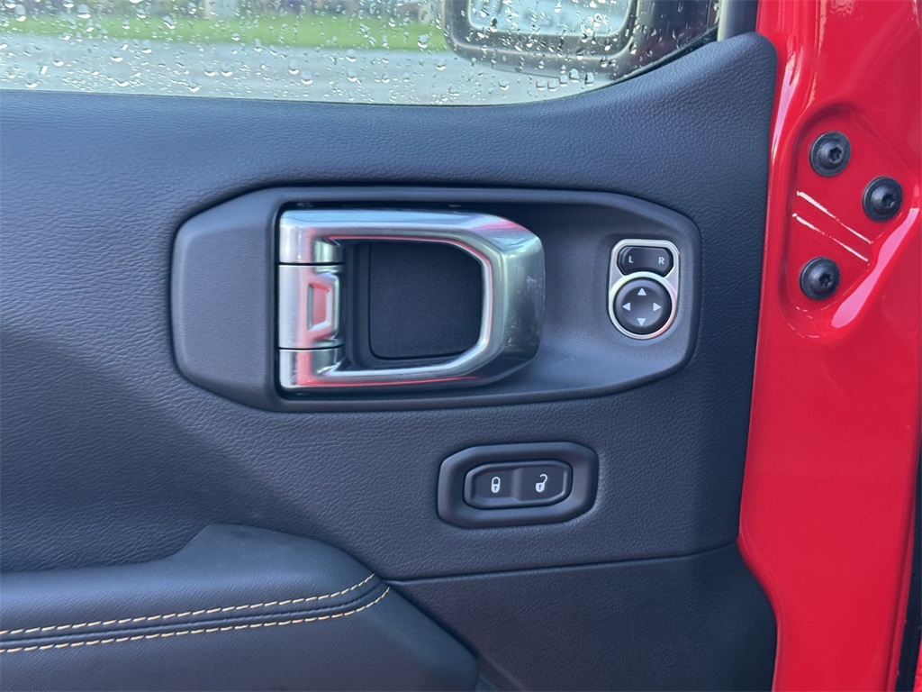 2025 Jeep Wrangler Sahara photo 14