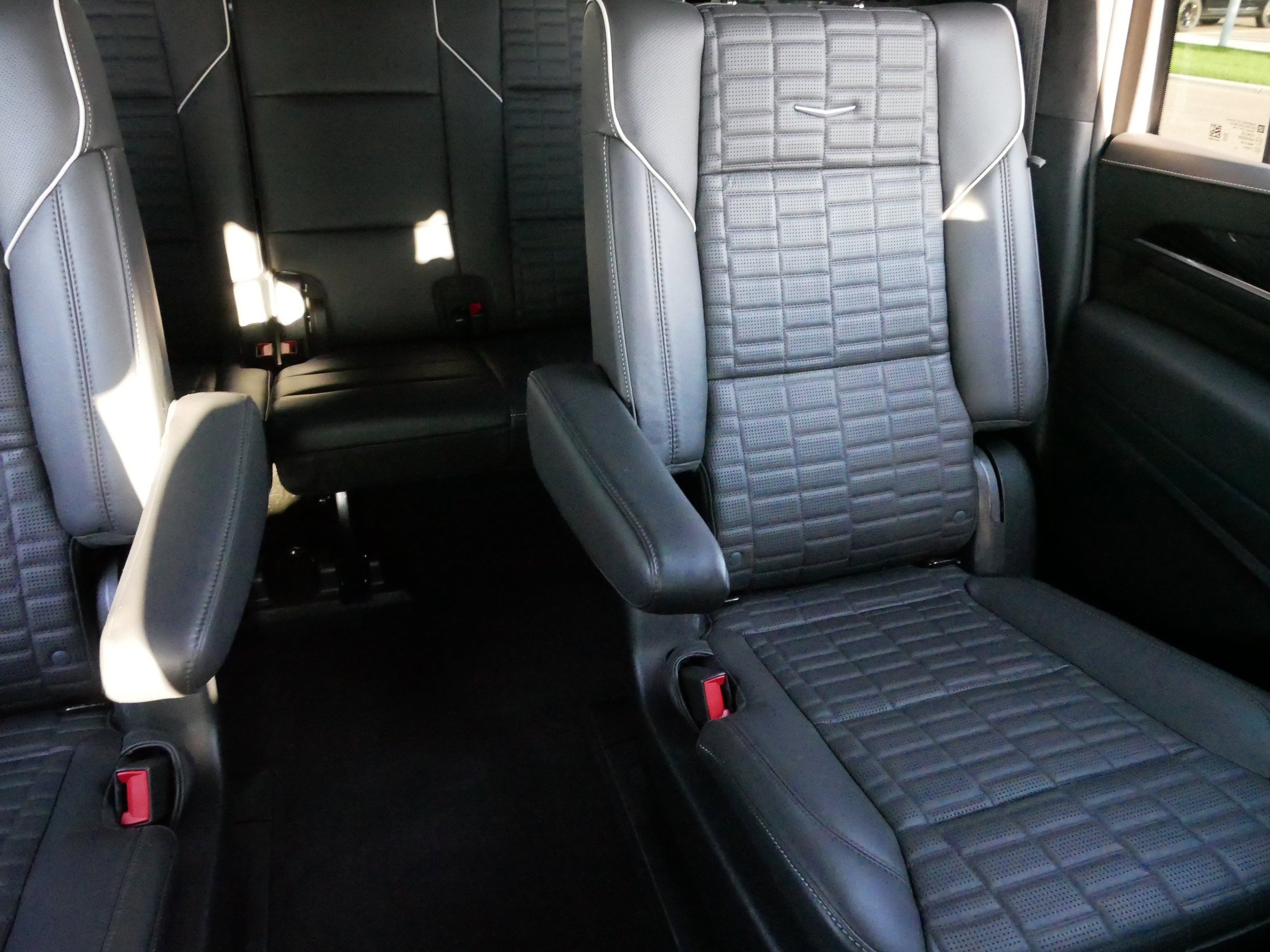 2023 Cadillac Escalade ESV V-Series photo 11