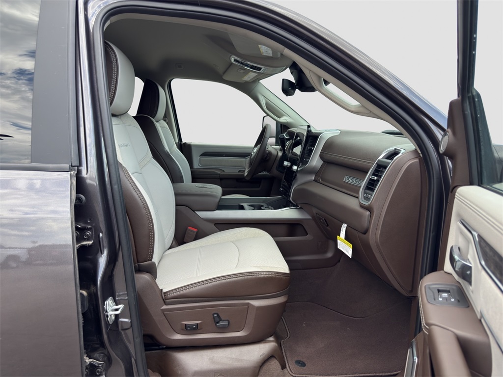 2025 Ram 2500 Laramie photo 17