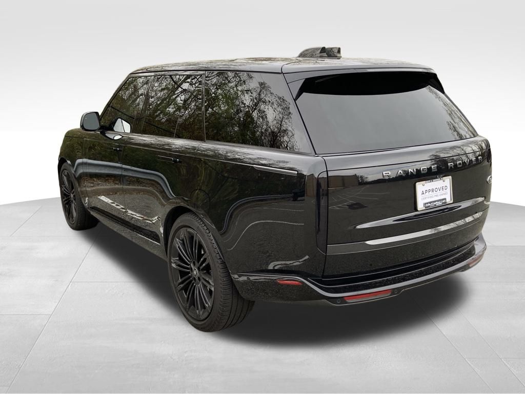 2023 Land Rover Range Rover SE photo 2