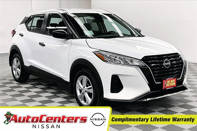 2025 Nissan KICKS PLAY Base's photo